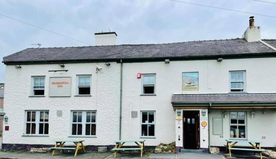 Garddfon Inn Y Felinheli Exterior photo