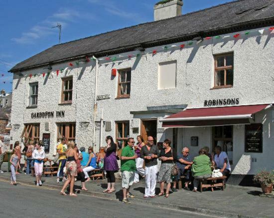 Garddfon Inn Y Felinheli Exterior photo
